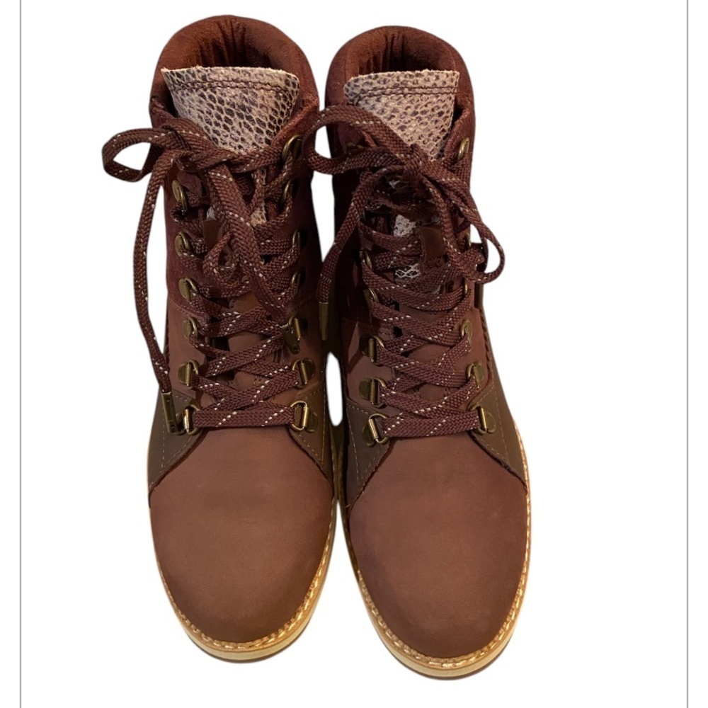 TOMS Mesa Waterproof Women’s Boot Size 7
